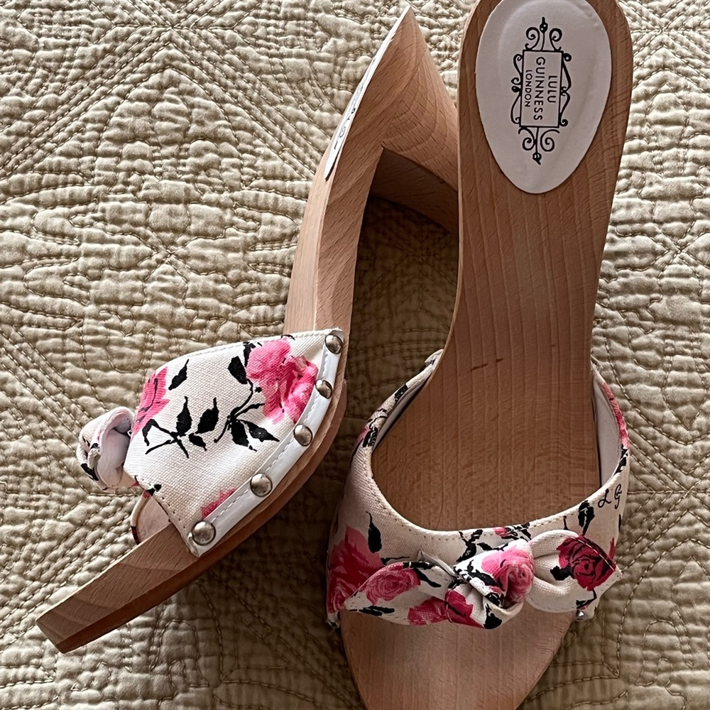 NWOT Lulu Guinness London pink rose pattern wooden slide/mules. Size 39/8.5